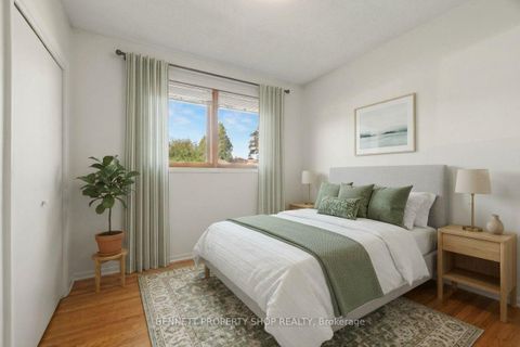 Photo 9 at 18 Kingsbury Avenue, Nepean (Meadowlands/Crestview), Ottawa