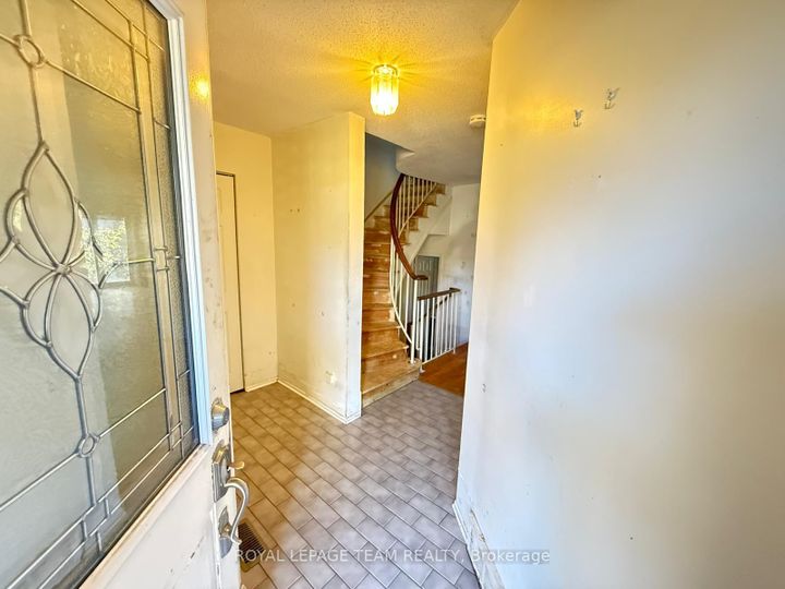 Photo 3 at 86 HUMMINGBIRD Crescent, Nepean (Cedargrove/Fraserdale), Ottawa