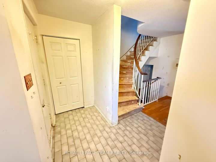 Photo 4 at 86 HUMMINGBIRD Crescent, Nepean (Cedargrove/Fraserdale), Ottawa
