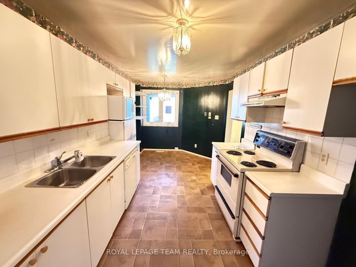 Photo 10 at 86 HUMMINGBIRD Crescent, Nepean (Cedargrove/Fraserdale), Ottawa