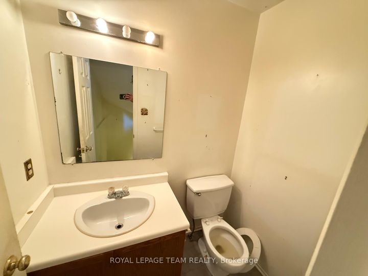 Photo 12 at 86 HUMMINGBIRD Crescent, Nepean (Cedargrove/Fraserdale), Ottawa