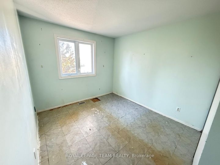 Photo 14 at 86 HUMMINGBIRD Crescent, Nepean (Cedargrove/Fraserdale), Ottawa