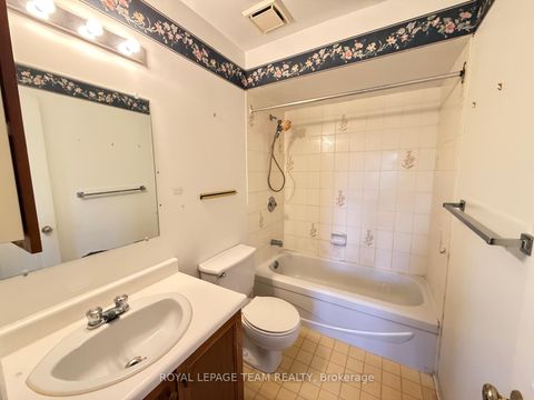 Photo 18 at 86 HUMMINGBIRD Crescent, Nepean (Cedargrove/Fraserdale), Ottawa