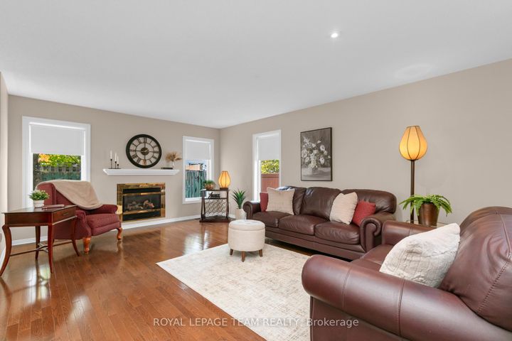 Photo 9 at 28 Appledale Drive, Nepean (Longfields), Ottawa