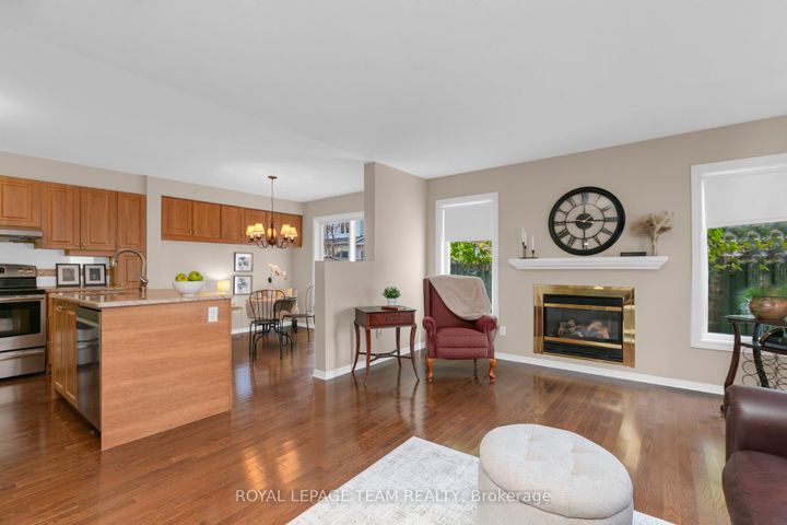 Photo 13 at 28 Appledale Drive, Nepean (Longfields), Ottawa