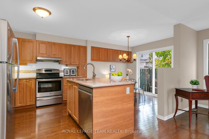 Photo 14 at 28 Appledale Drive, Nepean (Longfields), Ottawa