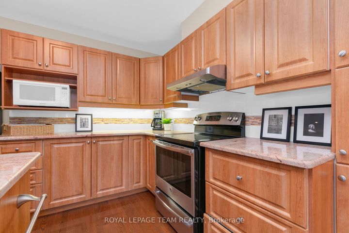Photo 18 at 28 Appledale Drive, Nepean (Longfields), Ottawa