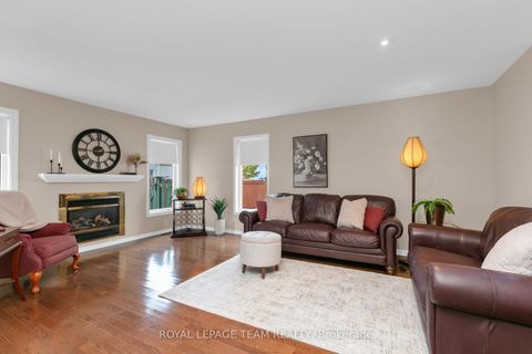 Photo 11 at 28 Appledale Drive, Nepean (Longfields), Ottawa
